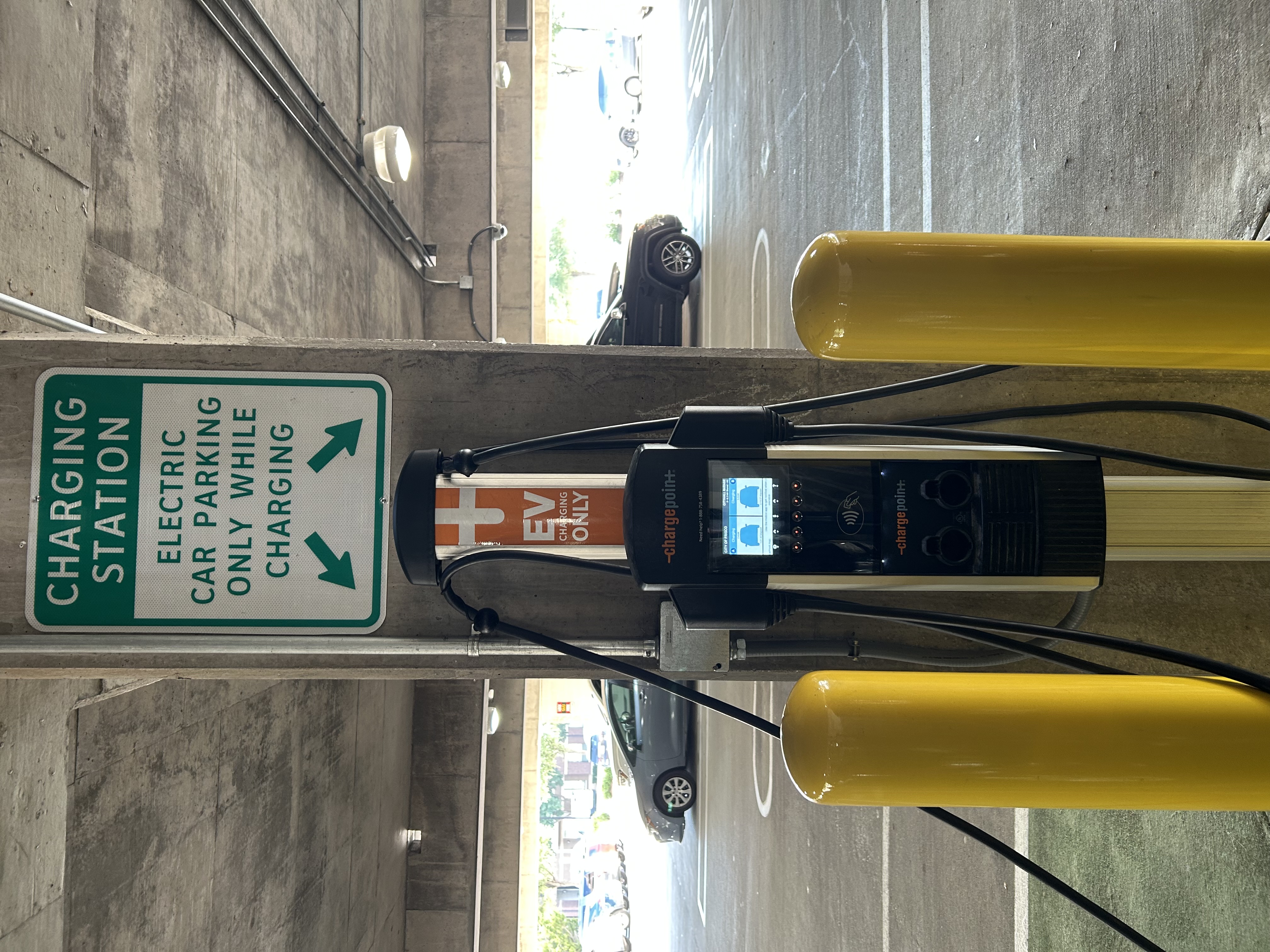 Charging Smart Frisco Charger Picture